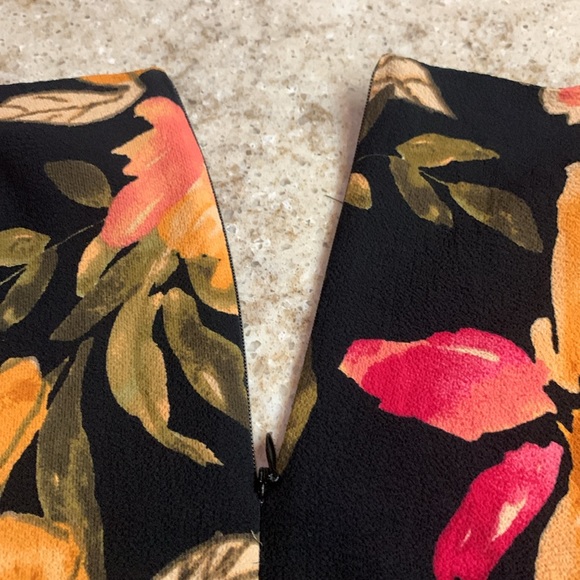 NWOT Maggy London Woman FLORAL SHORT FLUTTER-SLEEVE JUMPSUIT Size 16 - Picture 9 of 11